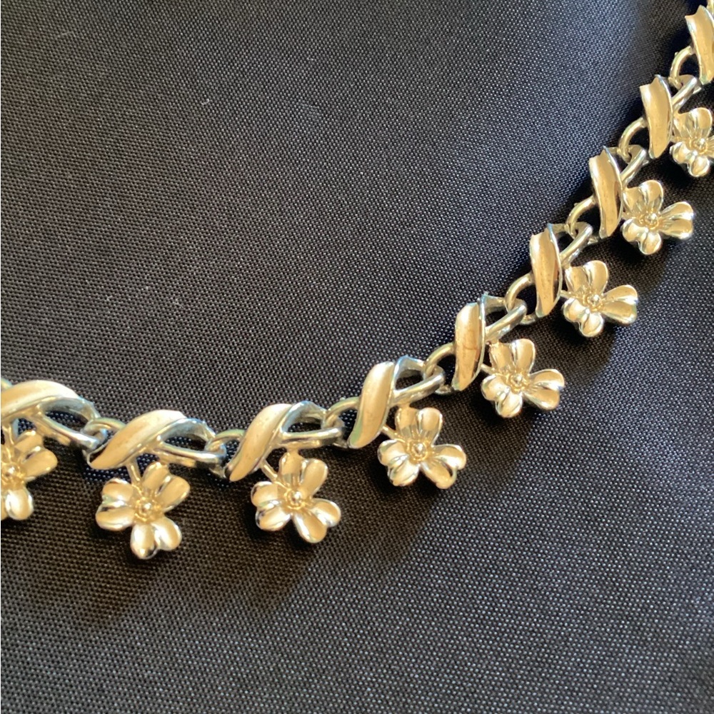 VTG Coro Necklace enameled Bows in Ivory Choker style 3” ext. signed